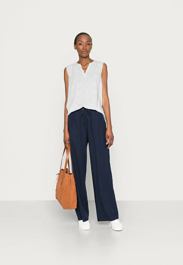 TOM TAILOR SLEEVELESS - Blouse - Offwhite Small Leaf Design 4 TOM TAILOR SLEEVELESS - Blouse - Offwhite Small Leaf Design - Image 2