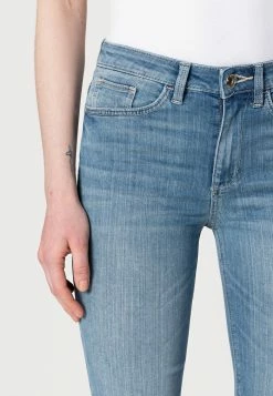 TOM TAILOR KATE CAPRI - Denim Shorts - Light Stone Wash Denim 11 TOM TAILOR KATE CAPRI - Denim Shorts - Light Stone Wash Denim -TOM TAILOR online store 0d85531126e44b44ba724776ff280cdc