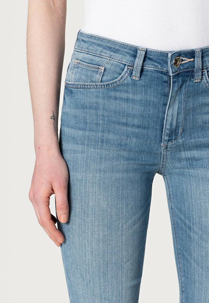 TOM TAILOR KATE CAPRI - Denim Shorts - Light Stone Wash Denim 7 TOM TAILOR KATE CAPRI - Denim Shorts - Light Stone Wash Denim - Image 5