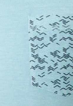 TOM TAILOR OVERDYED WITH POCKET - Print T-shirt - Calm Cloud Blue 11 TOM TAILOR OVERDYED WITH POCKET - Print T-shirt - Calm Cloud Blue -TOM TAILOR online store 21e2b590c6b043fb895c5a1190968e95