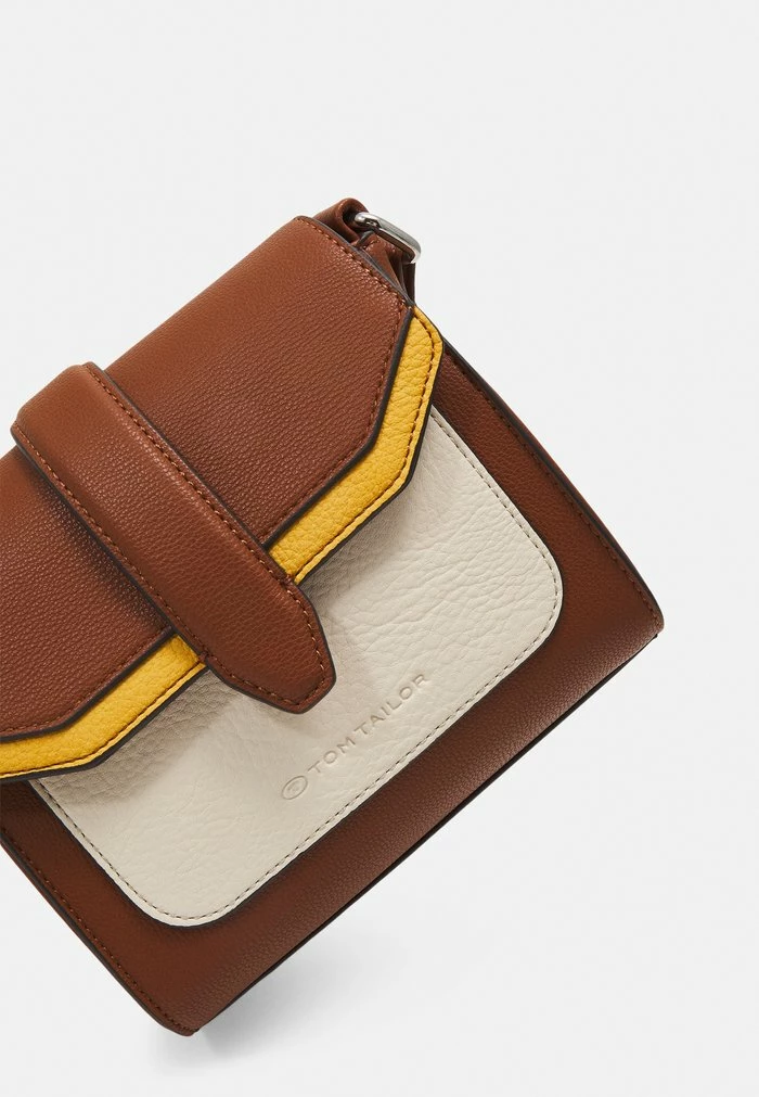 TOM TAILOR AMELY FLAP BAG S NO ZIP - Across Body Bag - Mixed Cognac 6 TOM TAILOR AMELY FLAP BAG S NO ZIP - Across Body Bag - Mixed Cognac - Image 4