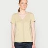 TOM TAILOR V NECK - Basic T-shirt - Light Moderate Olive -TOM TAILOR online store 4b3b2256d88e47c1b32c7cbb41ac84d8