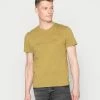 TOM TAILOR COOLMAX - Basic T-shirt - Wooden Moss Green 1 TOM TAILOR COOLMAX - Basic T-shirt - Wooden Moss Green -TOM TAILOR online store 710326fb668c47b58e225ffa619e4389