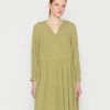 TOM TAILOR CRINCLED TIRED DRESS - Day Dress - Moderate Olive 2 TOM TAILOR CRINCLED TIRED DRESS - Day Dress - Moderate Olive -TOM TAILOR online store 769e2dddfed448059025bde351df5197