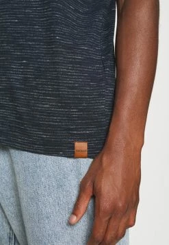 TOM TAILOR FINE STRIPED - Print T-shirt - Navy Offwhite Inject Stripe 11 TOM TAILOR FINE STRIPED - Print T-shirt - Navy Offwhite Inject Stripe -TOM TAILOR online store 7b18aa2a3fdf4c6abae6375dbd929af3