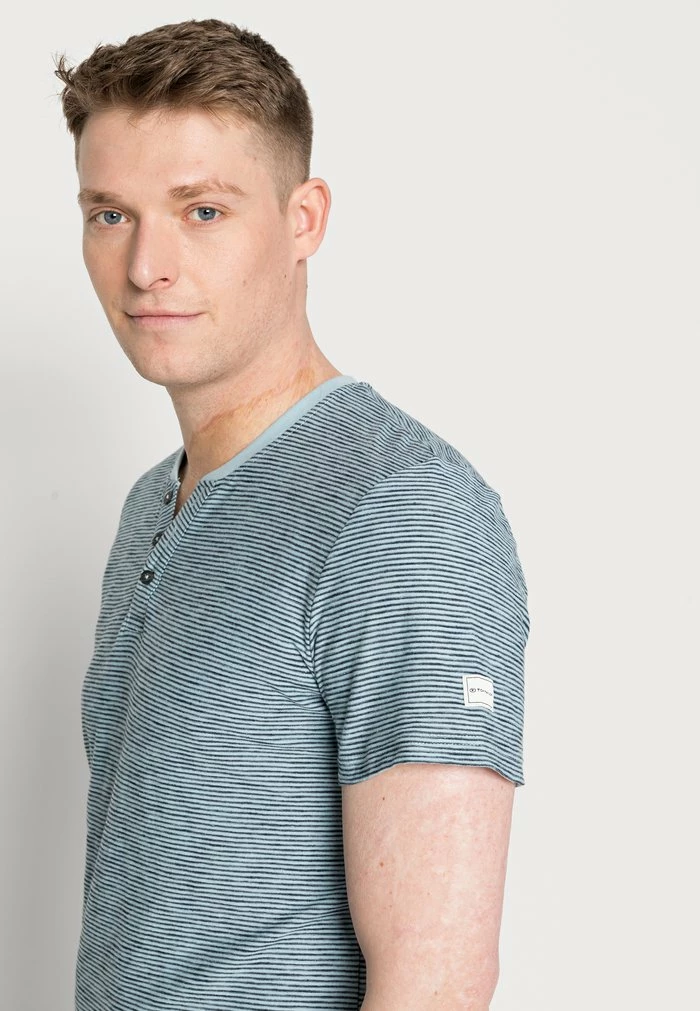 TOM TAILOR STRIPED SERAFINO - Print T-shirt - Calm Cloud Navy 7 TOM TAILOR STRIPED SERAFINO - Print T-shirt - Calm Cloud Navy - Image 5