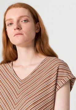 TOM TAILOR JACQUARD - Basic T-shirt - Orange Structure Design 11 TOM TAILOR JACQUARD - Basic T-shirt - Orange Structure Design -TOM TAILOR online store 8158490bc78941c1ae8ad5e6ad1d3f8f