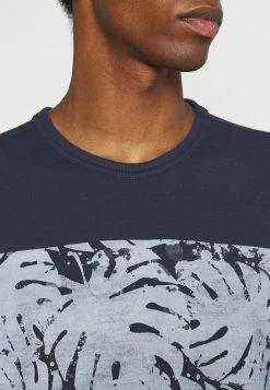 TOM TAILOR OVERDYED PANEL - Print T-shirt - Sailor Blue 11 TOM TAILOR OVERDYED PANEL - Print T-shirt - Sailor Blue -TOM TAILOR online store 82b36a6a21964b6ba3a3958ba24c2d98