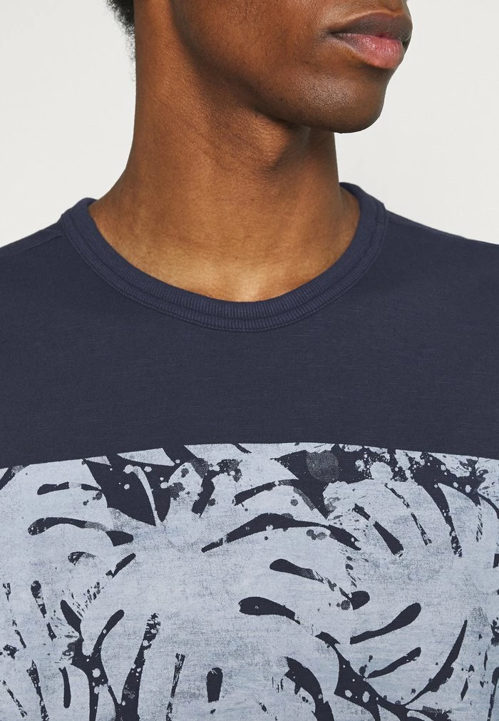 TOM TAILOR OVERDYED PANEL - Print T-shirt - Sailor Blue 7 TOM TAILOR OVERDYED PANEL - Print T-shirt - Sailor Blue - Image 5