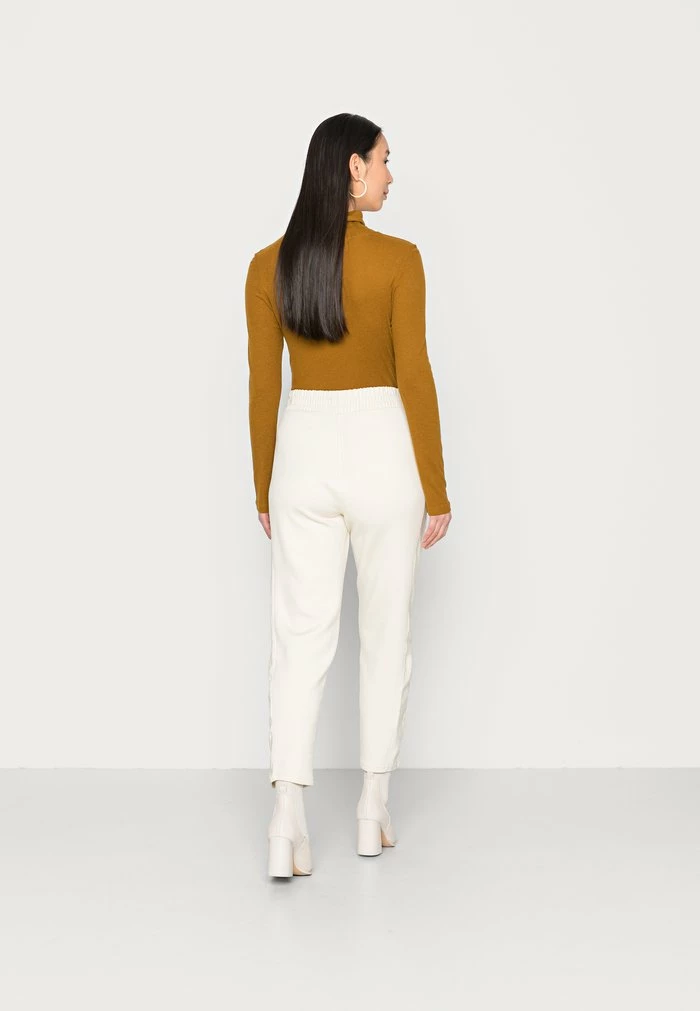 TOM TAILOR PANTS - Tracksuit Bottoms - Light Cashew Beige 5 TOM TAILOR PANTS - Tracksuit Bottoms - Light Cashew Beige - Image 3