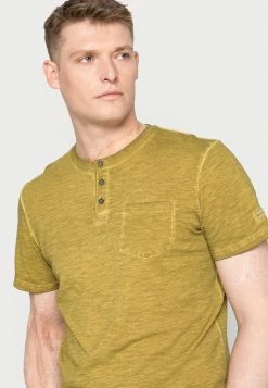 TOM TAILOR WASEHD HENLEY WITH POCKET - Basic T-shirt - Wooden Moss Green -TOM TAILOR online store a3cc43b8076f44c58109738d96ba458a