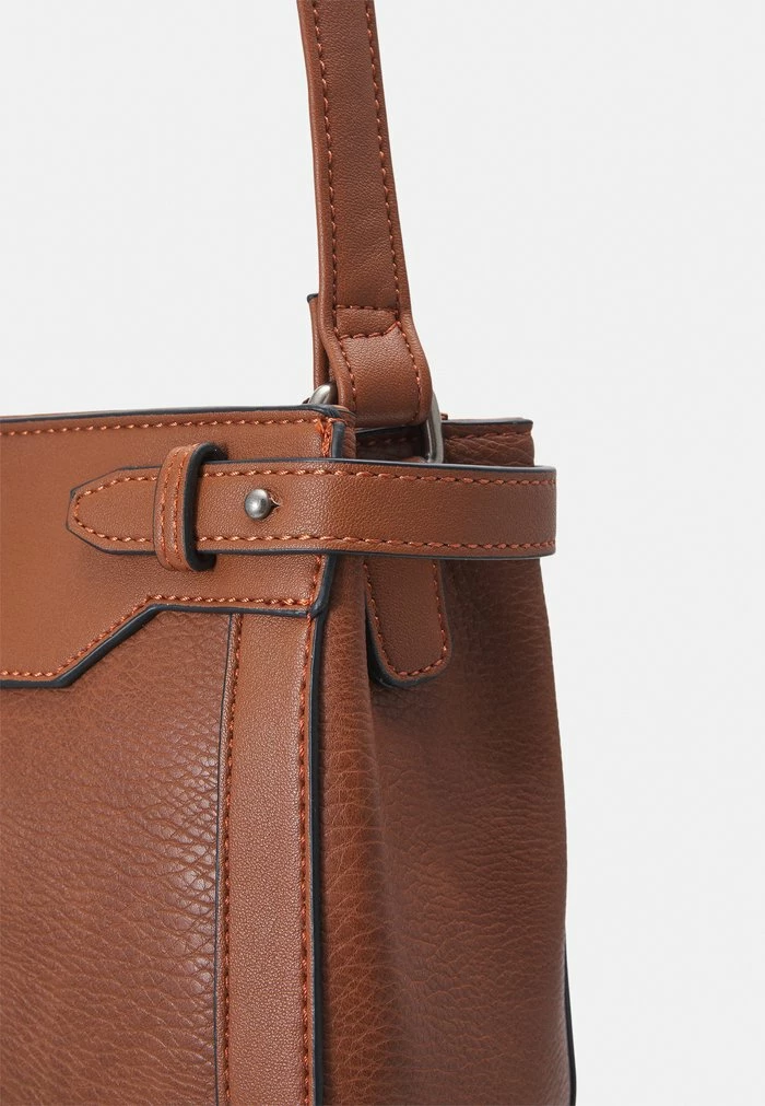 TOM TAILOR BRENDA S - Across Body Bag - Cognac 6 TOM TAILOR BRENDA S - Across Body Bag - Cognac - Image 4