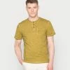 TOM TAILOR WASEHD HENLEY WITH POCKET - Basic T-shirt - Wooden Moss Green -TOM TAILOR online store b3869429b92d479bac1b0a5c09d9415a