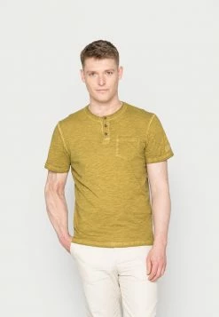 TOM TAILOR WASEHD HENLEY WITH POCKET - Basic T-shirt - Wooden Moss Green