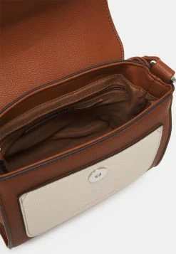 TOM TAILOR AMELY FLAP BAG S NO ZIP - Across Body Bag - Mixed Cognac 9 TOM TAILOR AMELY FLAP BAG S NO ZIP - Across Body Bag - Mixed Cognac -TOM TAILOR online store b761e3586a1e4a15b86469f662cb01eb