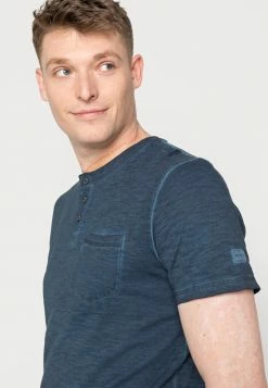 TOM TAILOR WASEHD HENLEY WITH POCKET - Basic T-shirt - Sky Captain Blue 11 TOM TAILOR WASEHD HENLEY WITH POCKET - Basic T-shirt - Sky Captain Blue -TOM TAILOR online store c00d155ffd64476abaf05e91dc665dba