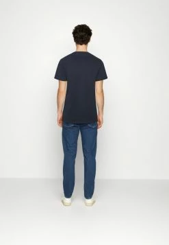 TOM TAILOR CREWNECK LOGO - Print T-shirt - Sky Captain Blue 9 TOM TAILOR CREWNECK LOGO - Print T-shirt - Sky Captain Blue -TOM TAILOR online store c40faacc8c9f417586c38b34cd2bdb7d