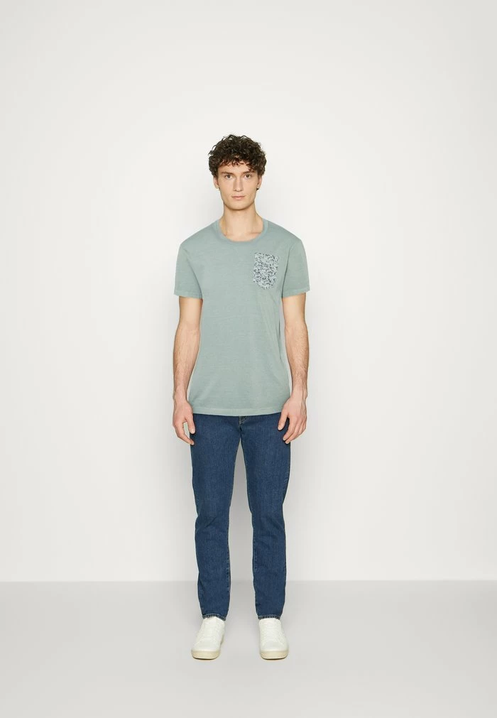 TOM TAILOR OVERDYED WITH POCKET - Print T-shirt - Dark Smoke Green 4 TOM TAILOR OVERDYED WITH POCKET - Print T-shirt - Dark Smoke Green - Image 2