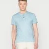TOM TAILOR WASEHD HENLEY WITH POCKET - Basic T-shirt - Calm Cloud Blue 2 TOM TAILOR WASEHD HENLEY WITH POCKET - Basic T-shirt - Calm Cloud Blue -TOM TAILOR online store d1f29e59bc81422e977319da13a002e8