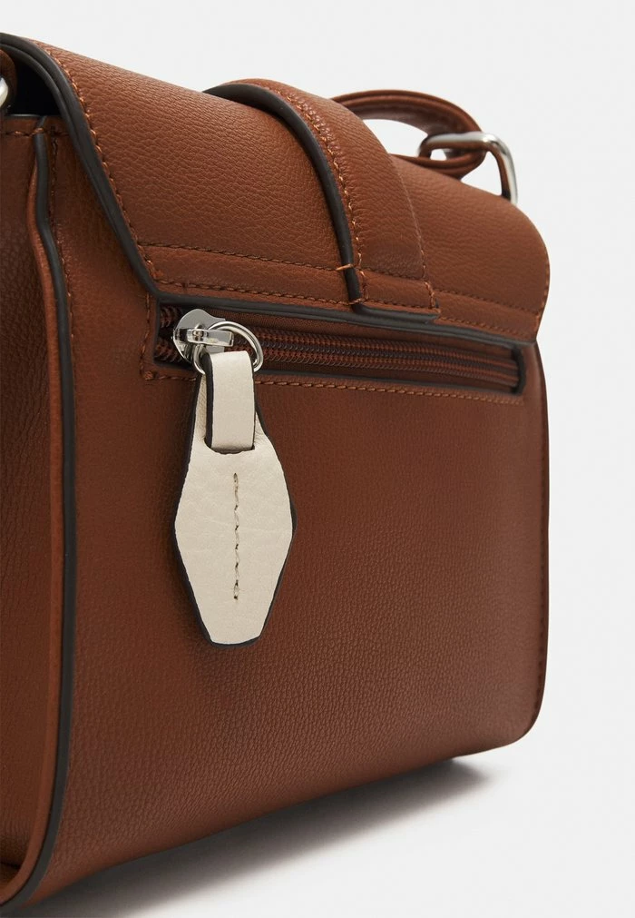 TOM TAILOR AMELY FLAP BAG S NO ZIP - Across Body Bag - Mixed Cognac 7 TOM TAILOR AMELY FLAP BAG S NO ZIP - Across Body Bag - Mixed Cognac - Image 5