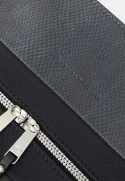 TOM TAILOR ELLEN SNAKE CROSS BAG - Across Body Bag - Mixed Blue 11 TOM TAILOR ELLEN SNAKE CROSS BAG - Across Body Bag - Mixed Blue -TOM TAILOR online store db69a53c6e4c4ff2b827e4fe8cf5b970