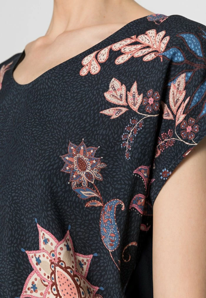 TOM TAILOR FABRIC MIX V-NECK - Print T-shirt - Sky Captain Blue 7 TOM TAILOR FABRIC MIX V-NECK - Print T-shirt - Sky Captain Blue - Image 5