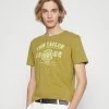 TOM TAILOR LOGO TEE - Print T-shirt - Wooden Moss Green 2 TOM TAILOR LOGO TEE - Print T-shirt - Wooden Moss Green -TOM TAILOR online store e8e88d37d8574cdd902324bf5bb41e26