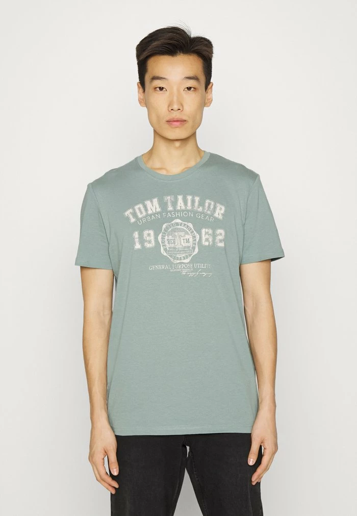 TOM TAILOR LOGO TEE - Print T-shirt - Dark Smoke Green 3 TOM TAILOR LOGO TEE - Print T-shirt - Dark Smoke Green