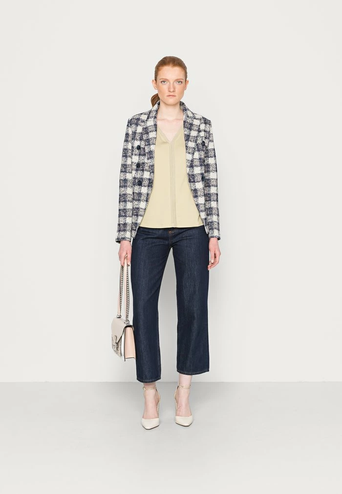 TOM TAILOR V NECK - Basic T-shirt - Light Moderate Olive 4 TOM TAILOR V NECK - Basic T-shirt - Light Moderate Olive - Image 2