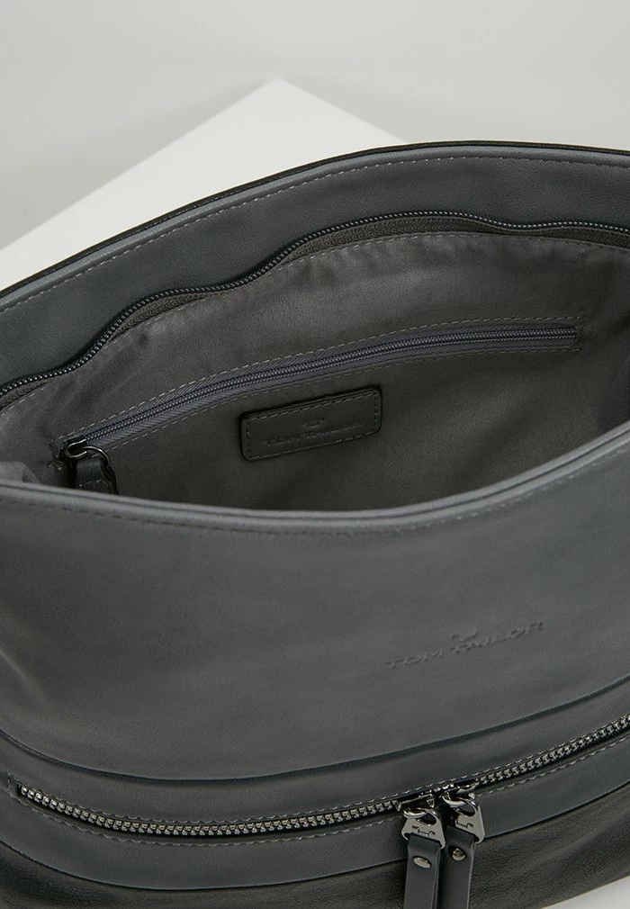 TOM TAILOR ELLEN HOBO - Across Body Bag - Black 7 TOM TAILOR ELLEN HOBO - Across Body Bag - Black - Image 5