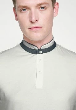 TOM TAILOR MAO COLLAR - Basic T-shirt - Off White 11 TOM TAILOR MAO COLLAR - Basic T-shirt - Off White -TOM TAILOR online store f7f4da8127bc4350bcfa58edb979adac